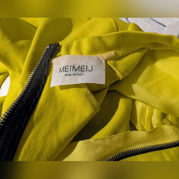 Meimeij Acid Green Structured Back Zip Top - Picture 7 of 7